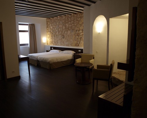 Decoracion-y-amueblamiento-integral-Hotel-Spa-Palacio-del-Infante-Don-Juan-Manuel-Belmonte-Cuenca-3-@RuarteContract-castillos-hoteles-contract-carpi