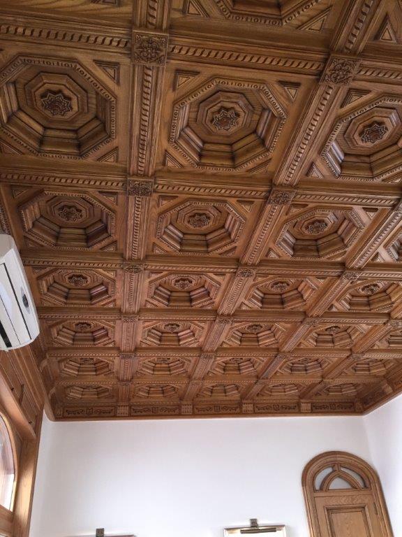 Decoración, techos artesonados, muebles y puertas en madera de fresno, vivienda de lujo Alicante #amueblamiento #interiorismo #interiores #madera 10 @RuarteContract